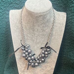 Chic Silver Cluster Necklace with Ribbon Accents